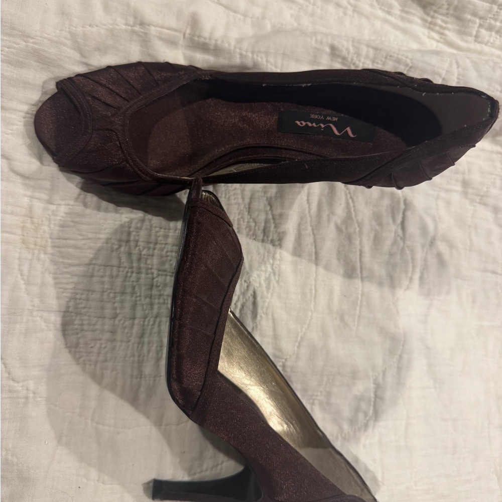 Nina Brown Heels with High Slender Heel and Textured Fabric